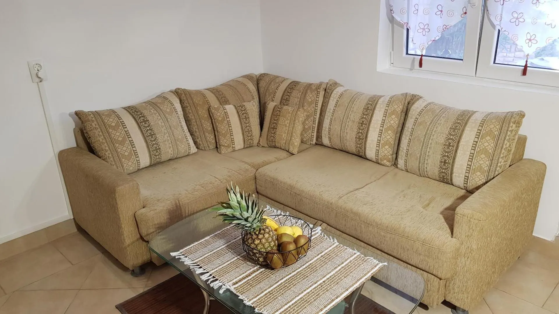 Sunset Apartments Vir