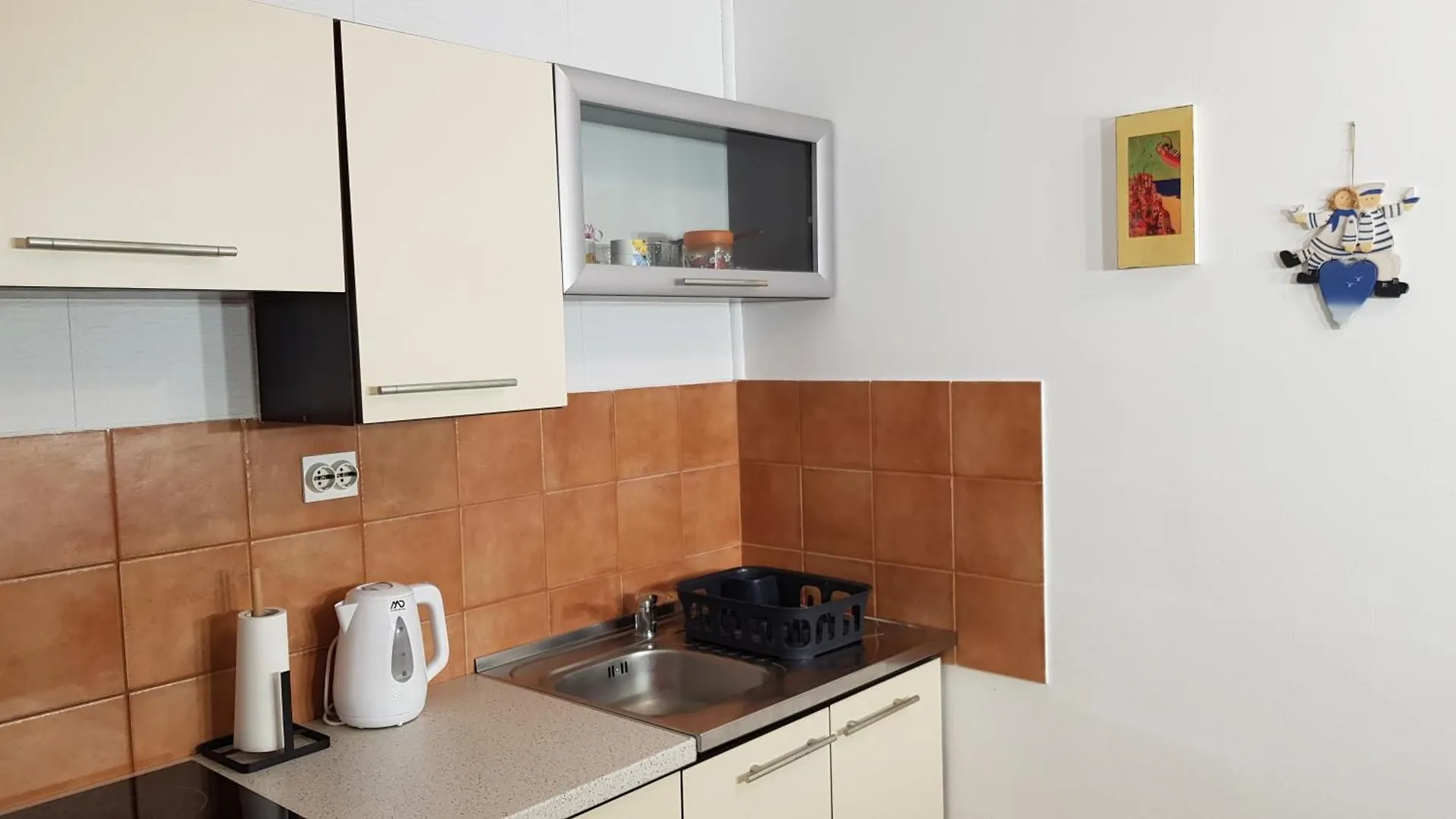 Sunset Apartments Vir