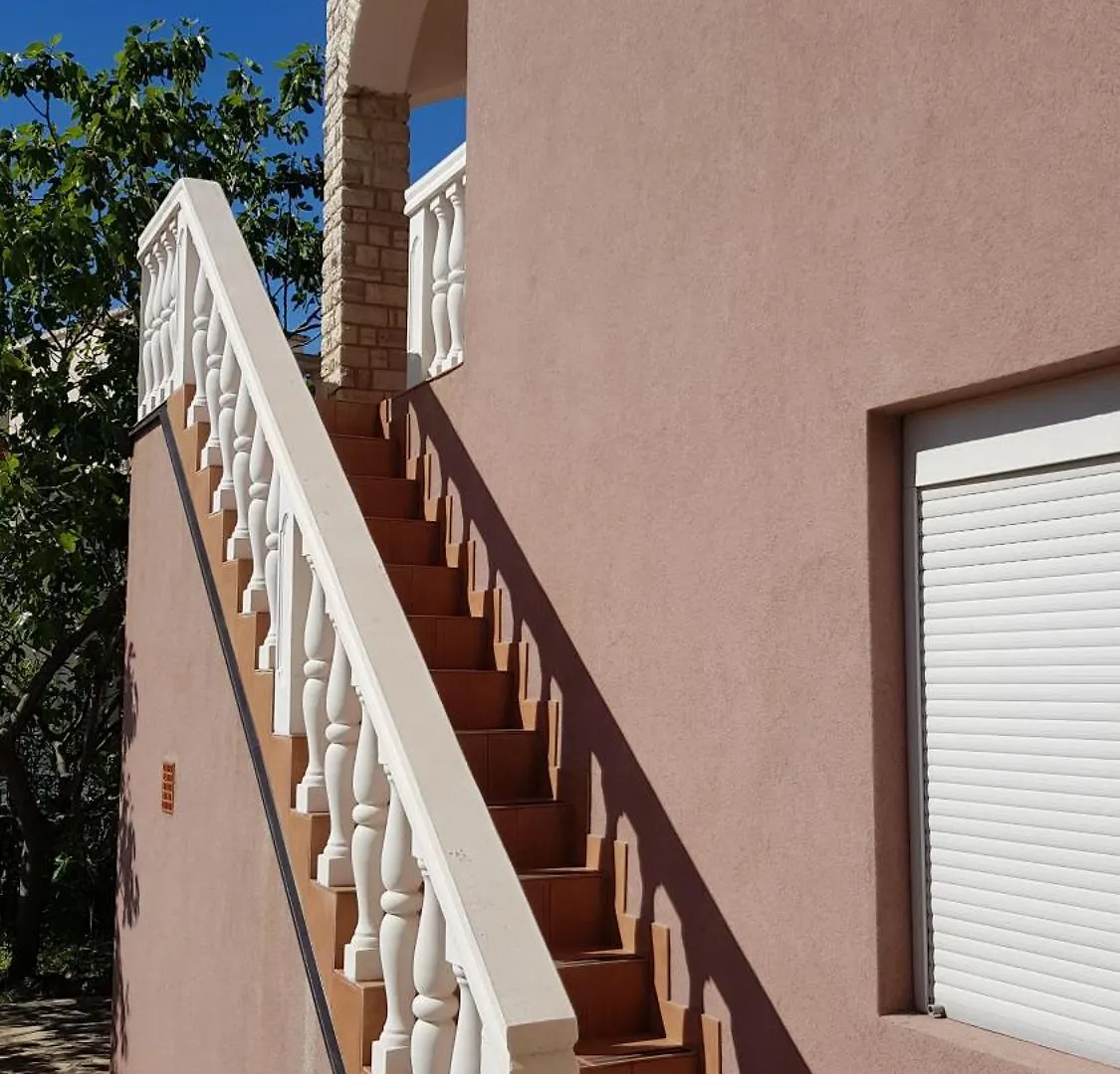 Sunset Apartments Vir